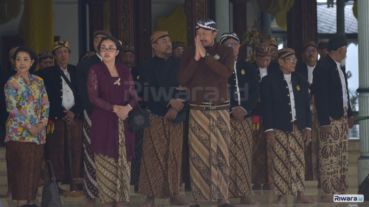 Pakubuwono XIV Hangabehi memimpin langsung prosesi Grebeg Besar Iduladha 2026 Karaton Surakarta Hadiningrat yang dipadati ribuan masyarakat